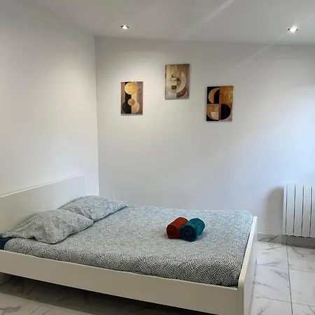 Chemin De Fer, Charmants Apartamento Gagny