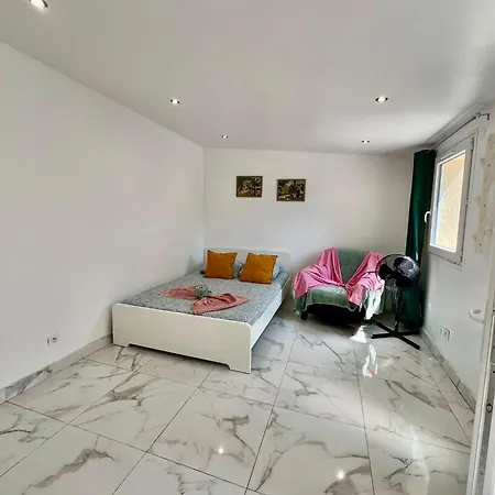 Chemin De Fer, Charmants Apartamento Gagny