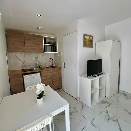 Chemin De Fer, Charmants Apartamento Gagny