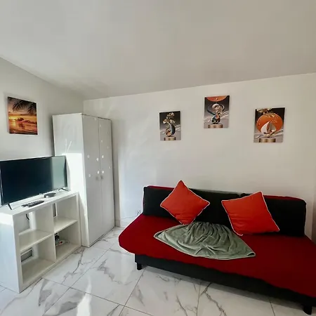 Chemin De Fer, Charmants Apartamento Gagny