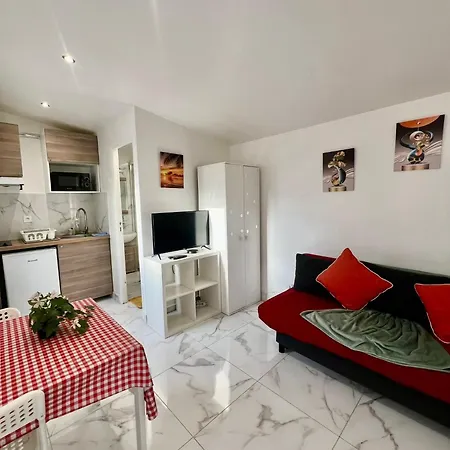 Chemin De Fer, Charmants Apartamento